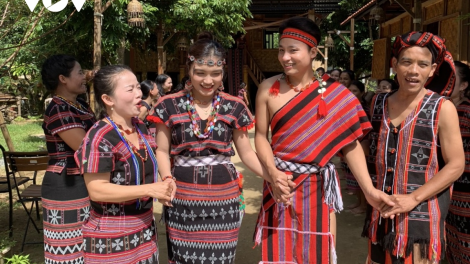 A Lưới bỏ dần những hủ tục kỳ lạ để sống văn minh (16/12/2023)