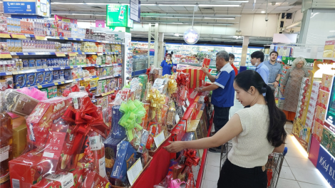 Hàng chợ bán chạy nhờ livestream: Tiểu thương hào hứng (21/12/2023)