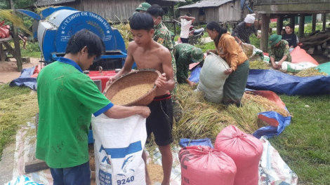 Trao “cần câu” sinh kế giúp đồng bào thoát nghèo (27/12/2023)