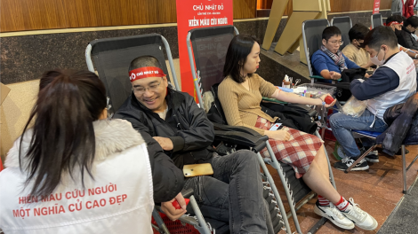 Chủ nhật Đỏ: những giọt máu hồng ấm nồng Giáng sinh (24/12/2023)