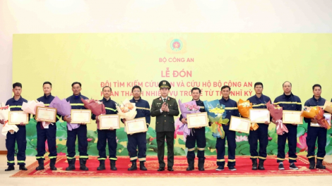 Bộ Công an khen thưởng đoàn công tác làm nhiệm vụ cứu nạn, cứu hộ tại Thổ Nhĩ Kỳ (19/2/2023)