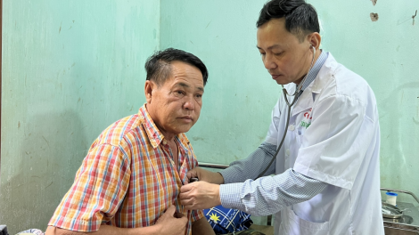 Thầy thuốc quân hàm xanh Việt Nam tại Lào (04/02/2023)