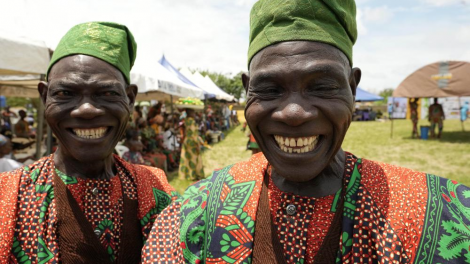 Nghệ sĩ người Nigeria dùng thực tế ảo để khắc họa cuộc sống “sôi động hơn” cho người già (01/2/2023)