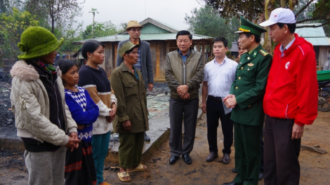 Quảng Nam: Hỗ trợ các gia đình bị cháy nhà tại huyện vùng cao Tây Giang (4/2/2023)