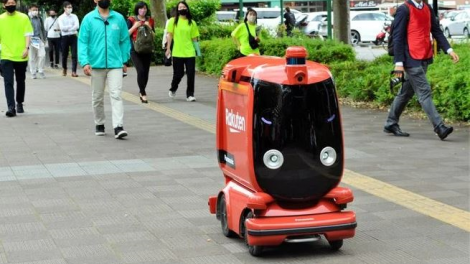 Nhật Bản phát triển robot giao hàng tự hành hoạt động trên đường phố (13/2/2023)
