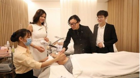 Công nghệ hiện đại đang cách mạng hóa công nghiệp làm đẹp (5/2/2023)