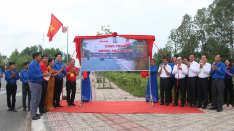 Hậu Giang khánh thành công trình “Đường cờ Tổ quốc” chào mừng kỷ niệm 93 năm Ngày thành lập Đảng Cộng sản Việt Nam (1/2/2023)