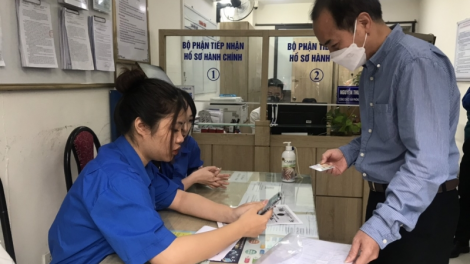 Ngày cao điểm thanh niên hỗ trợ người dân thực hiện dịch vụ công trực tuyến (18/3/2023)