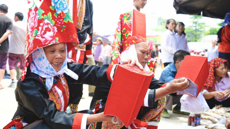 Độc đáo phiên chợ sáng chủ nhật nơi rẻo cao biên giới Bình Liêu, Quảng Ninh (12/3/2023)