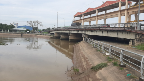 Tiền Giang: Khẩn trương "đón" nước ngọt vào đồng khi độ mặn trên sông giảm. (5/3/2023)