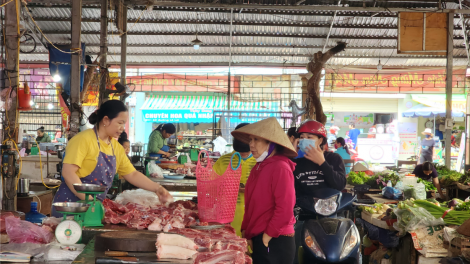 Kỳ nghỉ lễ ở thành phố Sơn La: Mặt hàng thực phẩm giảm sức mua, hoa quả lại đắt hàng (30/4/2023)