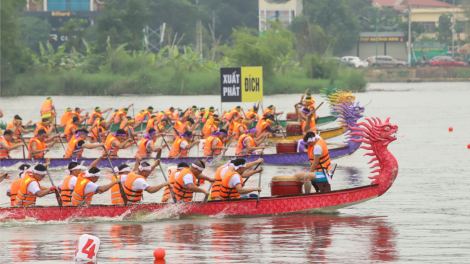 Sôi động giải bơi chải thành phố Việt Trì dịp giỗ tổ Hùng Vương (23/4/2023)