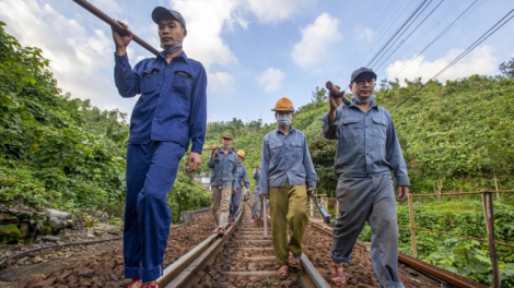 Ngày Quốc tế Lao động 1/5: NHỮNG GIỌT MỒ HÔI TRÊN ĐỈNH ĐÈO MÂY (25/4/2023)