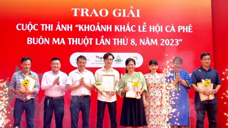 Đắk Lắk: Trao giải cuộc thi ảnh Khoảnh khắc Lễ hội cà phê (1/4/2023)