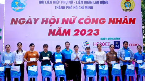 TP HCM: 600 phần quà cho nữ công nhân lao động có hoàn cảnh khó khăn (23/4/2023)