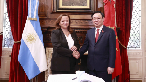 THỜI SỰ 12H TRƯA 25/4/2023: CT Hạ viện CH Argentina Cecilia Moreau chủ trì lễ đón chính thức Chủ tịch QH Vương Đình Huệ