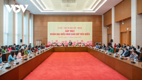 THỜI SỰ 12H TRƯA 17/4/2023: Chủ tịch Quốc hội Vương Đình Huệ gặp mặt Đoàn đại biểu nhà báo nữ tiêu biểu.
