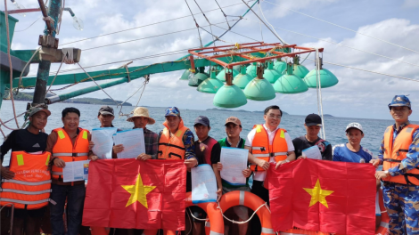 Vùng 5 Hải quân sát cánh cùng ngư dân vùng biển Tây Nam (13/04/2023)