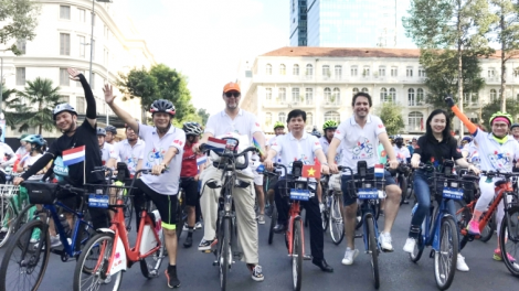 TP.HCM: Hơn 600 người chạy xe đạp kỷ niệm 50 năm quan hệ ngoại giao Việt Nam – Hà Lan (8/4/2023)
