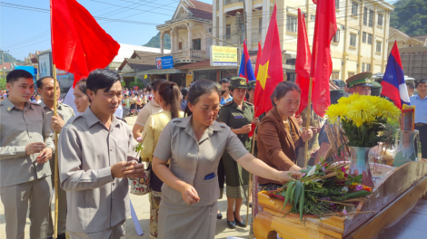 Hồi hương 96 hài cốt liệt sỹ quân tình nguyên và chuyên gia Việt Nam hy sinh tại Lào  trở về nước (17/5/2023)