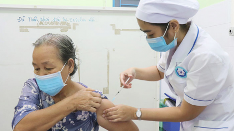 THỜI SỰ 18H CHIỀU 22/5/2023: Năm 2023, người dân vẫn được tiêm miễn phí vaccine phòng COVID-19