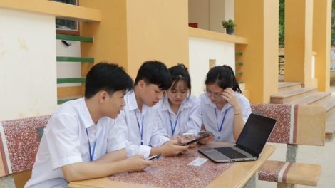 Thí sinh miền núi Sơn La gấp rút hoàn thiện đăng ký thi tốt nghiệp THPT (12/5/2023)