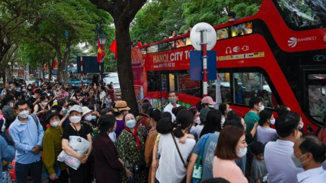 THỜI SỰ 12H TRƯA 4/5/2023: Lượng khách kì nghỉ 30/4 và 1/5 vừa qua có sự tăng giảm rõ rệt:  Nơi lập kỷ lục 'chưa từng có', nơi sụt giảm bất ngờ.