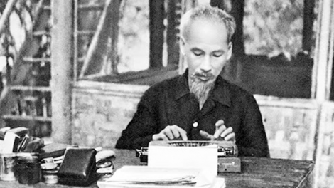 Học và làm theo Bác để lòng thêm trong, trí thêm sáng (18/5/2023)