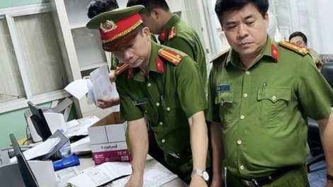 THỜI SỰ 18H CHIỀU 31/5/2023: Công an tỉnh Đồng Nai thu giữ hàng trăm nghìn giấy ghi khống bệnh tật, để trục lợi bảo hiểm, tại nhiều phòng khám trên địa bàn.