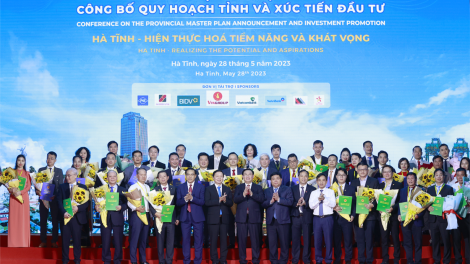 Chủ tịch Quốc hội: Vùng đất “99 ngọn núi Hồng” sẽ biến những thách thức thành khát vọng phát triển (28/5/2023)