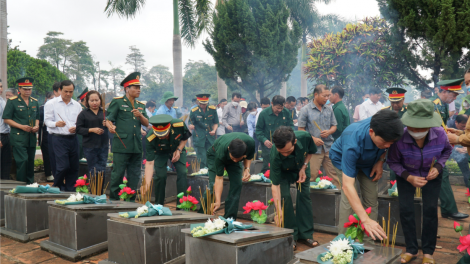 Gia Lai: Truy điệu và an táng 22 hài cốt liệt sĩ được quy tập từ Campuchia (25/5/2023)