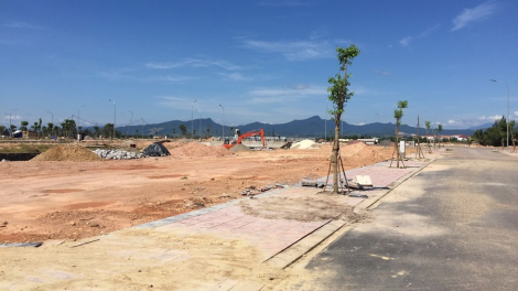 Các tỉnh miền Trung ngăn chặn nạn đầu cơ, đảm bảo nguồn đất đắp cho đường cao tốc Bắc – Nam (16/5/2023)