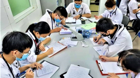 Xét tuyển y khoa bằng môn Ngữ văn: Lo ngại chất lượng (26/5/2023)