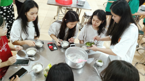 Lạng Sơn: Nấu cháo đêm tiếp sức cho các sỹ tử (29/6/2023)