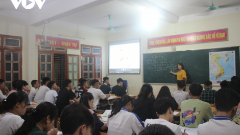 Thầy trò tỉnh miền núi Sơn La và lớp phụ đạo miễn phí mỗi tối, trước kỳ thi tốt nghiệp THPT (2/6/2023)