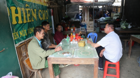 Khi chợ phiên vùng cao “vắng dần” bát rượu (3/6/2023)