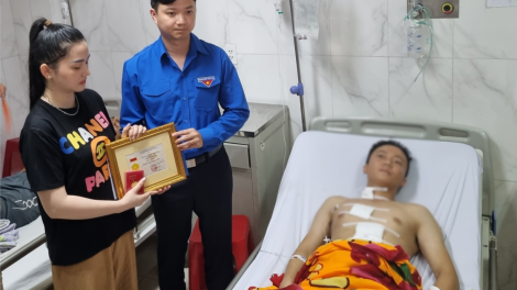 Trao tặng và truy tặng huy hiệu “Tuổi trẻ dũng cảm” cho 5 cán bộ, chiến sĩ ở Đắk Lắk (13/6/2023)