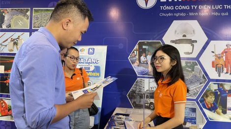Nhân viên ngành điện TP.HCM gương mẫu trong tiết kiệm điện (23/6/2023)