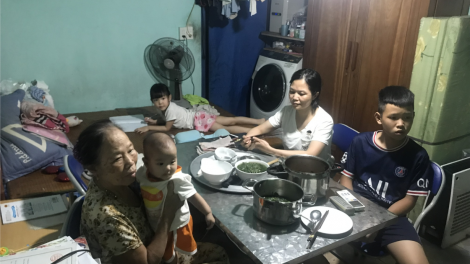 Giải bài toán việc làm bền vững cho người lao động:
Bài 1: Doanh nghiệp 'ăn đong' đơn hàng-  Công nhân 'chạy ăn' từng bữa