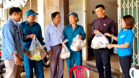 Đắk Lắk: Thắm tình cán bộ, chiến sĩ và nhân dân nơi buôn làng.(23/6/2023)