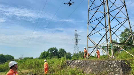 Tăng cường ứng trực 24/24 giờ đảm bảo vận hành an toàn đường dây 500kV “tải điện ra Bắc” (17/06/2023)