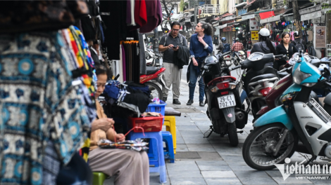 Bài toán quy hoạch vỉa hè ở Việt Nam- nhìn từ việc Hà Nội loay hoay giành, giữ vỉa hè cho người đi bộ (01/06/2023)