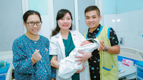 BV Bưu điện hỗ trợ 2,5 tỷ đồng cho 50 cặp vợ chồng vô sinh, hiếm muộn mang gen bệnh lý di truyền (18/7/2023)