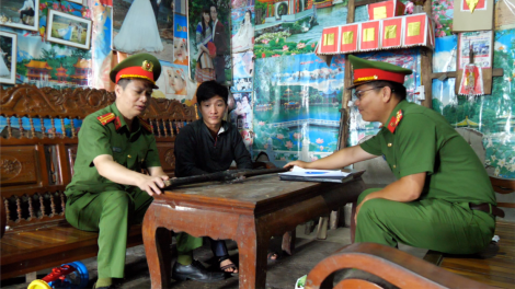 Người dân vùng cao Lào Cai  chủ động giao nộp vũ khi tự chế (11/7/2023)