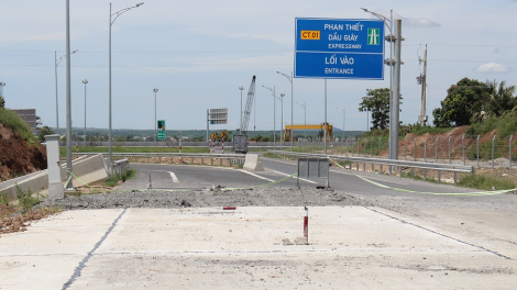 Ngổn ngang công trình “hậu cao tốc” ở Bình Thuận (07/7/2023)