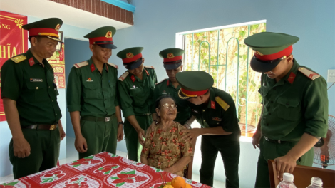 Quân khu 5 chăm lo chu đáo các gia đình chính sách (27/7/2023)