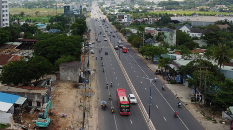 Lí do Quốc lộ 13 đoạn qua Bình Dương đang thi công thì chững lại (14/7/2023)