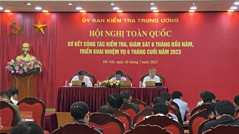 Quy định về bảo vệ người tố giác, đấu tranh chống tham nhũng, tiểu cực (10/7/2023)