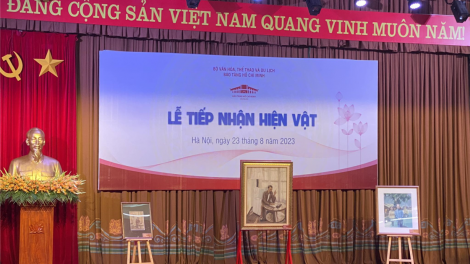 Tiếp nhận 3 tác phẩm tranh về Bác Hồ của họa sĩ Văn Giáo (23/8/2023)