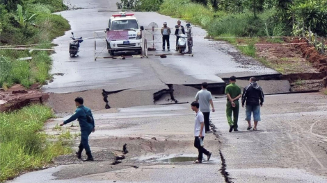 THỜI SỰ 18H CHIỀU 05/8/2023: Mưa lớn kéo dài khiến nhiều tuyến quốc lộ, tỉnh lộ, đặc biệt ở khu vực Tây Bắc, Tây Nguyên  gây sụt lún, sạt trượt đất, ảnh hưởng đến các khu dân cư, công trình giao thông, nguy cơ mất an toàn hồ đập